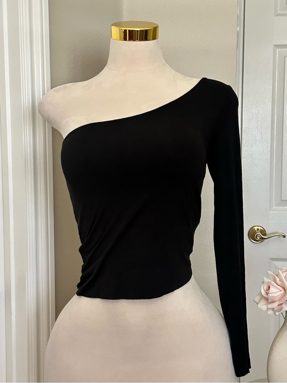 Final Touch Black One-Shoulder Long Sleeve Crop Top Sz M